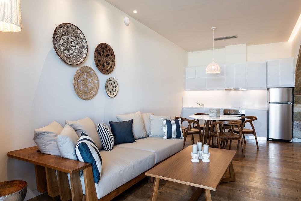 Avra Harbour Apartment