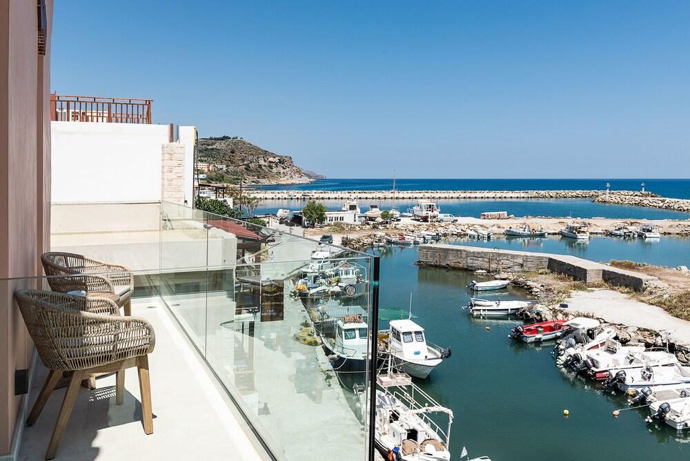 Avra Harbour Apartment *